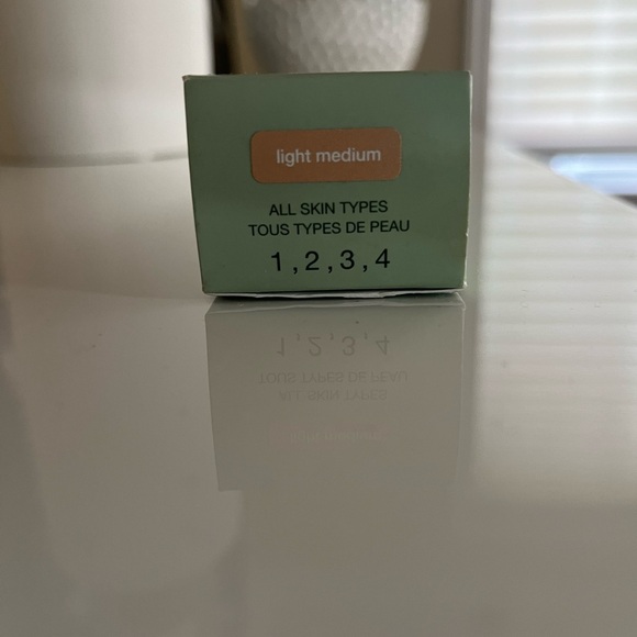 Clinique moisture surge CC cream, hydrating color corrector, SPF 30 - Picture 4 of 6